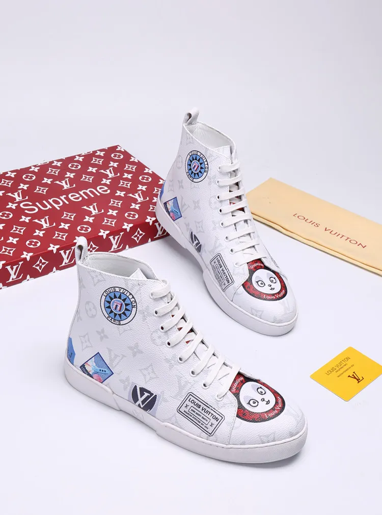Factory price: 400💰 [LV] Animal series limited edition high-top sports shoes for men, L classic print, new autumn and winter style, original replica, 1:1 Counter quality, the fabric is Italian 🇮🇹 imported cowhide ➕🇮🇹 pure sheepskin lining ➕ original outsole, 🔍🔍 high quality, you can go in and out of the counter at will, welcome to compare, the outsole line will never be unglued, all sellers are welcome to sell in the picture above, can be shipped in one piece, code number: 38-44 (45 codes can be customized)